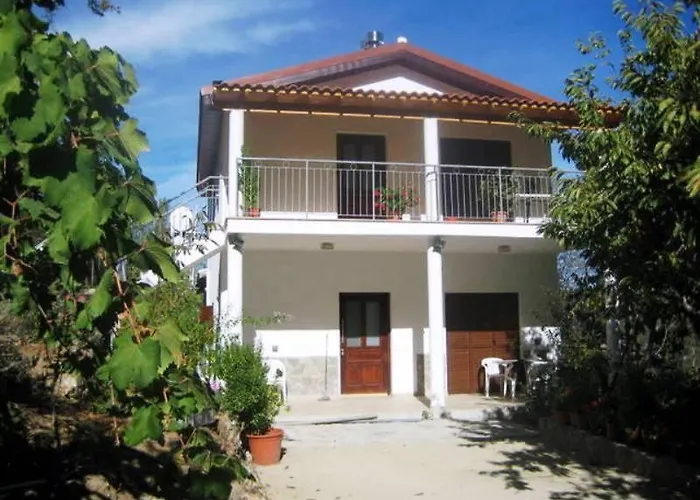 Flora\'S House